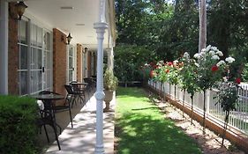 Barrass'S John Bright Motor Inn